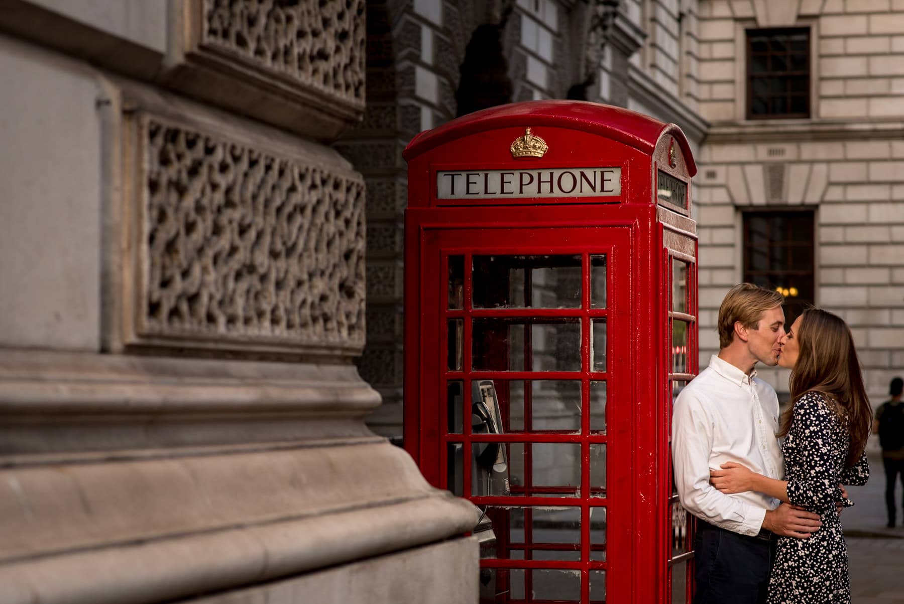 Photo of a couple kissing against a red phone box during their London photography shoot